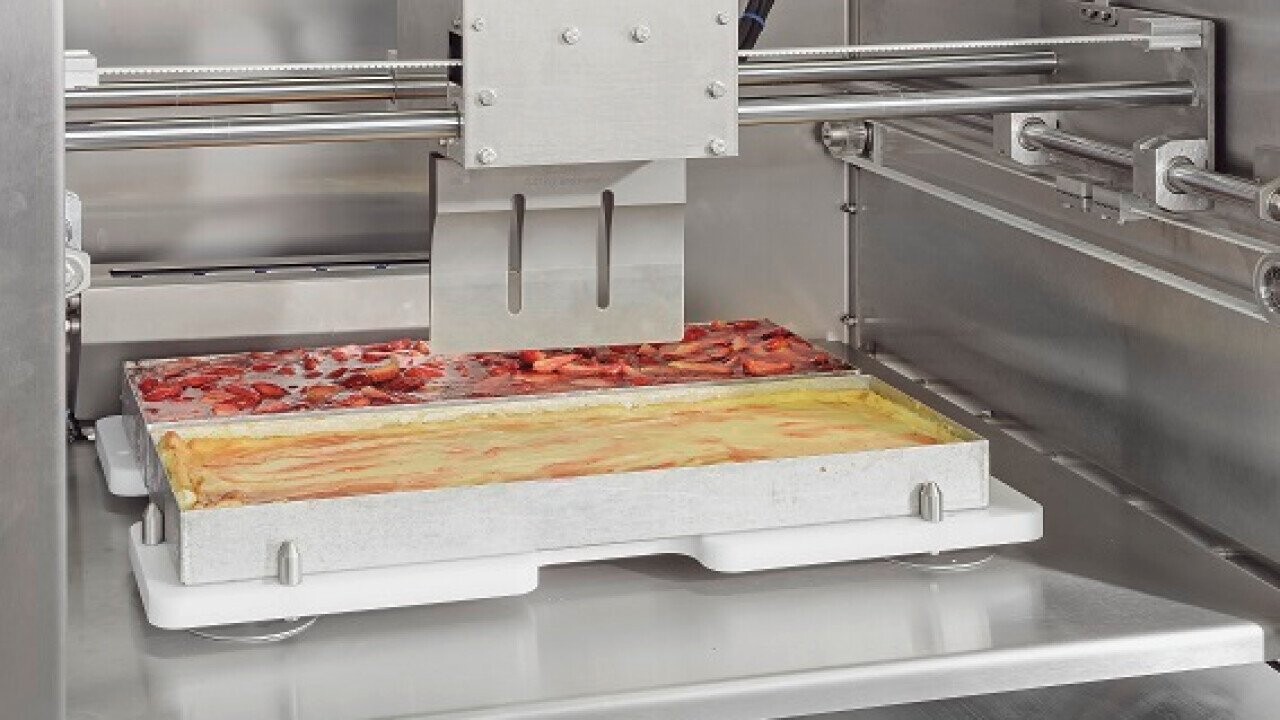 Cutting of products in 2 trays