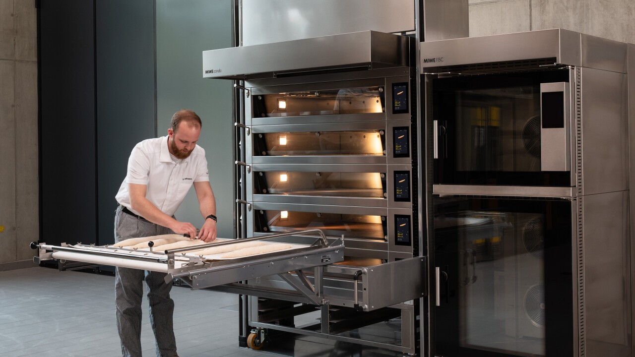 The optional integrated loader makes baking directly on the stone slab very easy.