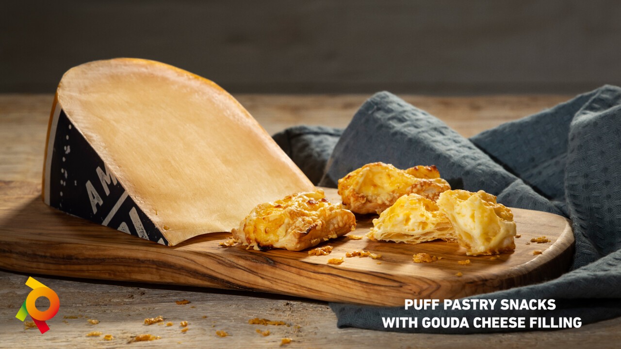 Puff pastry snacks with Gouda cheese filling