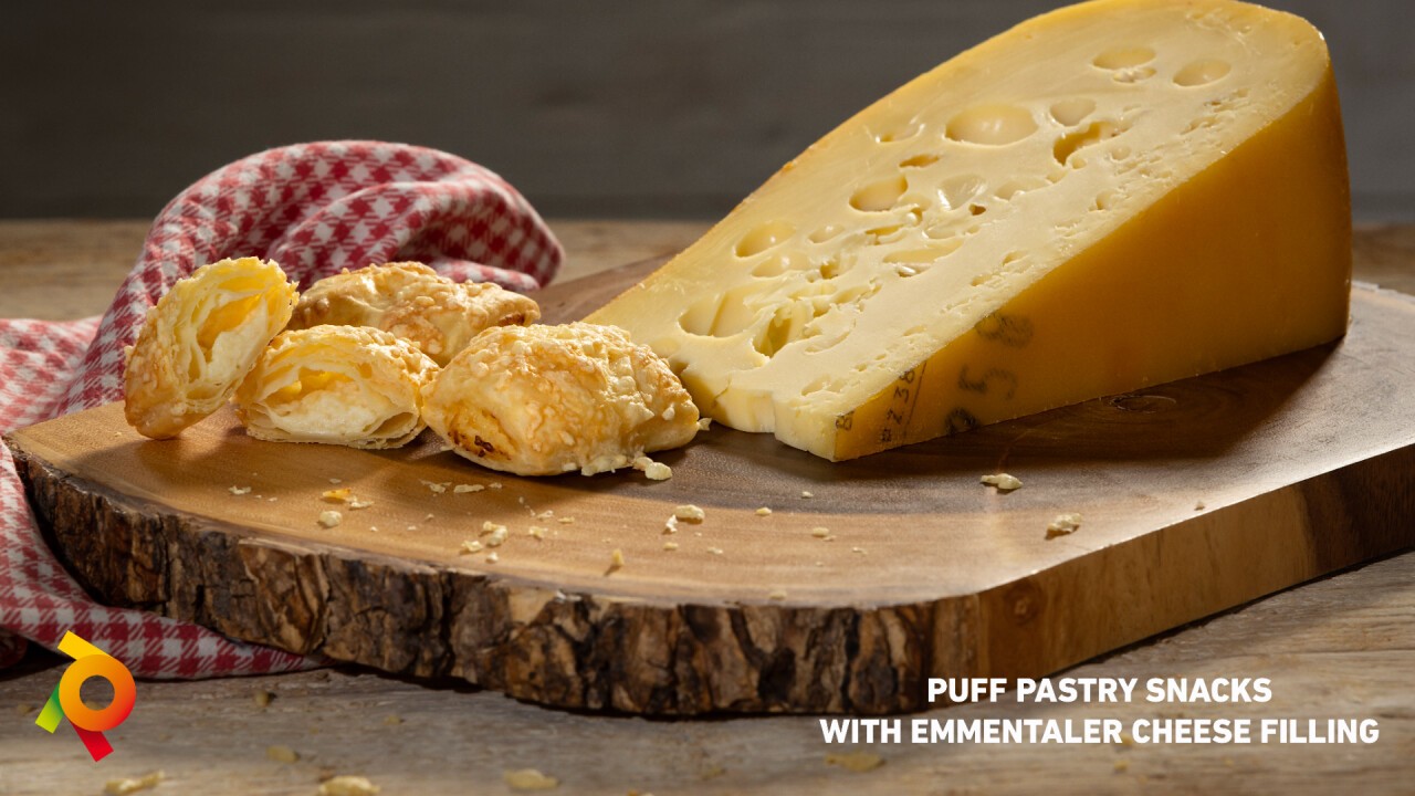 Puff pastry snacks with Emmentaler cheese filling