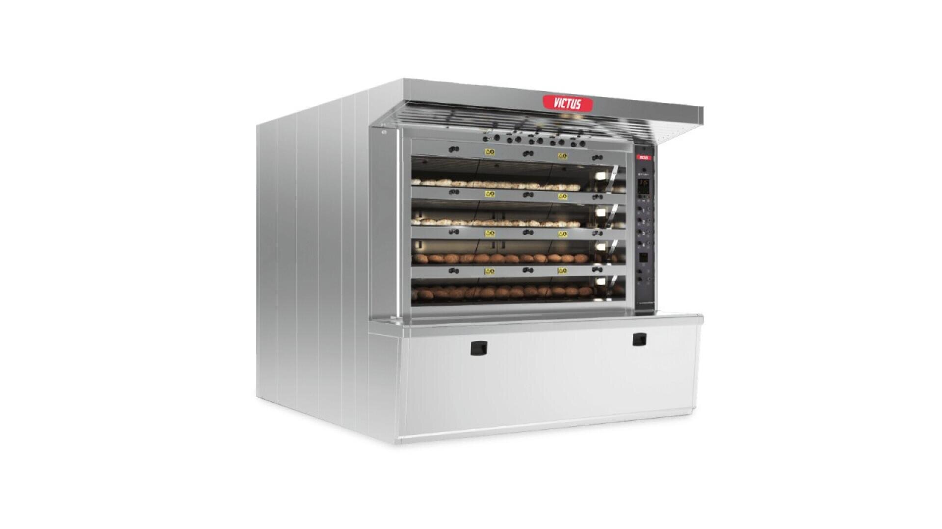 Ein großer kommerzieller Rotisserie-Ofen aus Edelstahl mit mehreren Reihen von Spießen, die gebratenes Fleisch halten, mit einem digitalen Bedienfeld auf der rechten Seite.