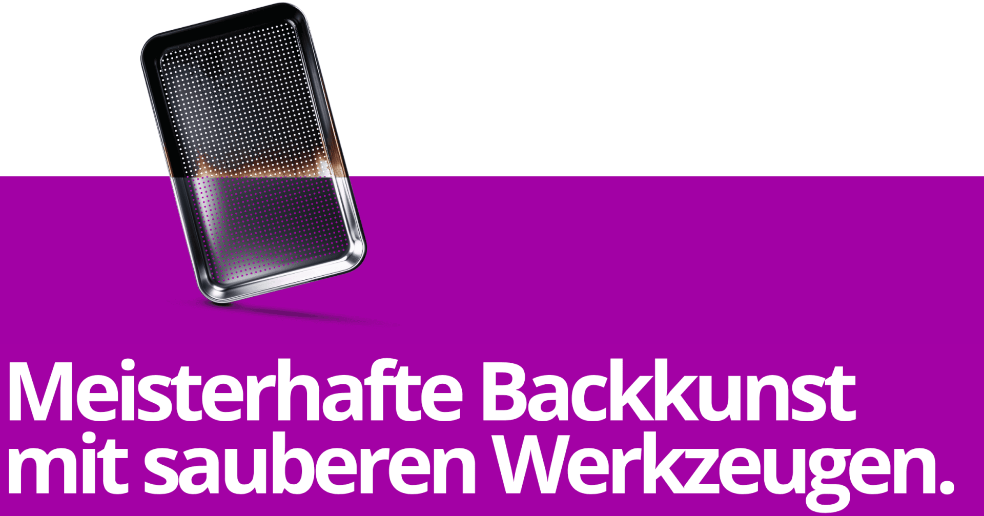 Ein sauberes Backblech auf lila-weißem Hintergrund mit deutschem Text: Meisterhafte Backkunst mit sauberen Werkzeugen. (Meisterhaftes Backen mit sauberen Werkzeugen.).