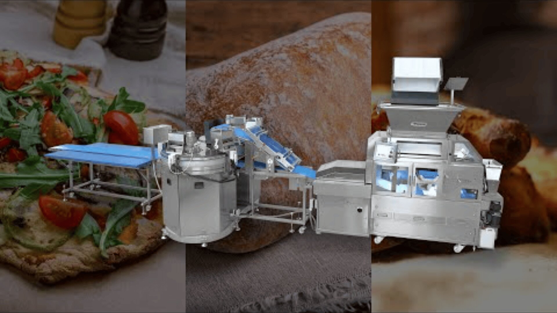 Eine kommerzielle Brotbackmaschine mit Förderbändern steht vor einem Hintergrund mit frischer Focaccia mit Tomaten und Rucola und einer Nahaufnahme von rustikalem Brot.