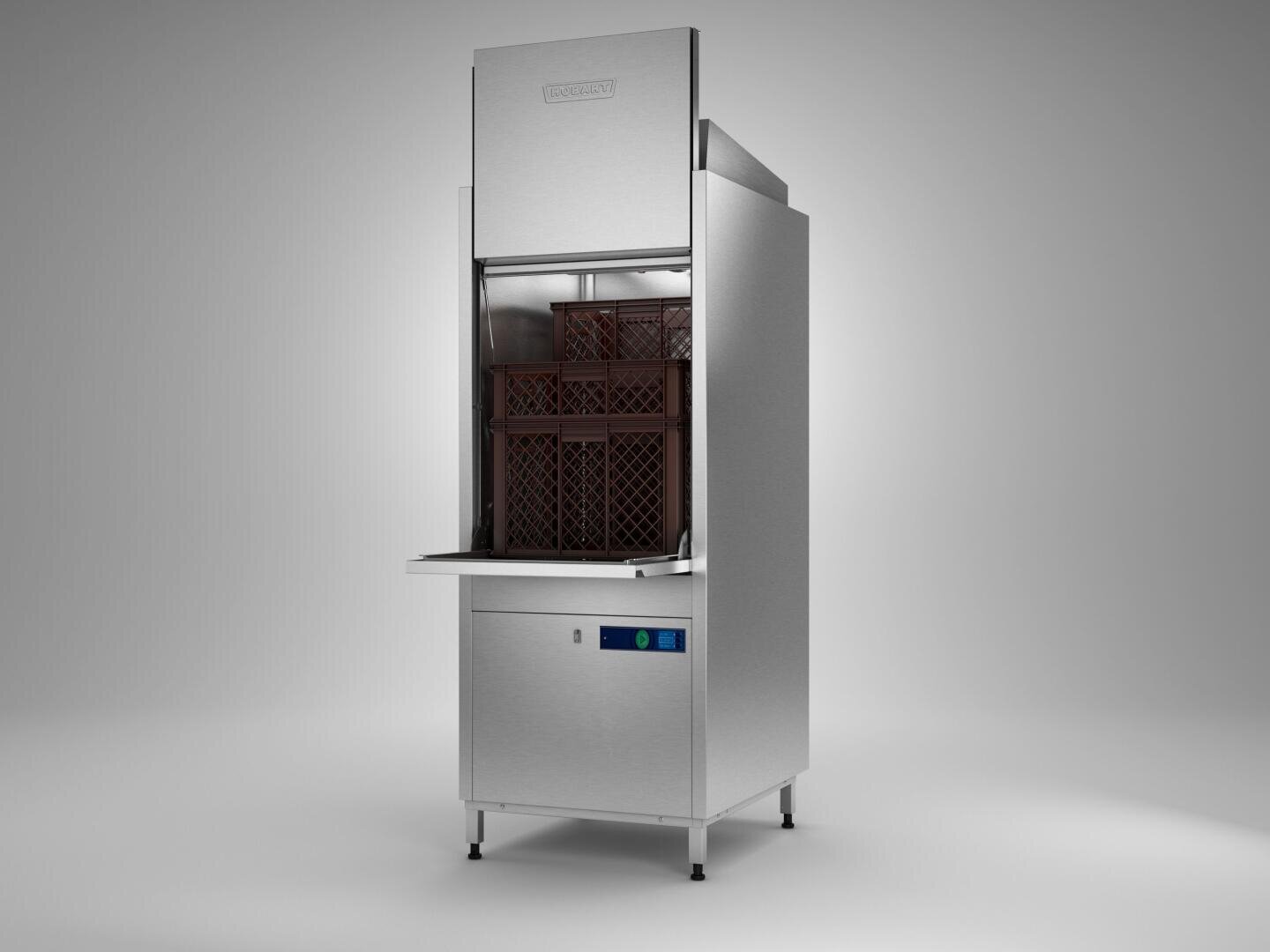 Ein handelsüblicher Geschirrspüler aus rostfreiem Stahl mit geöffneter Fronttür und braunen Kunststoffeinschüben im Inneren vor einem schlichten, hellgrauen Hintergrund.