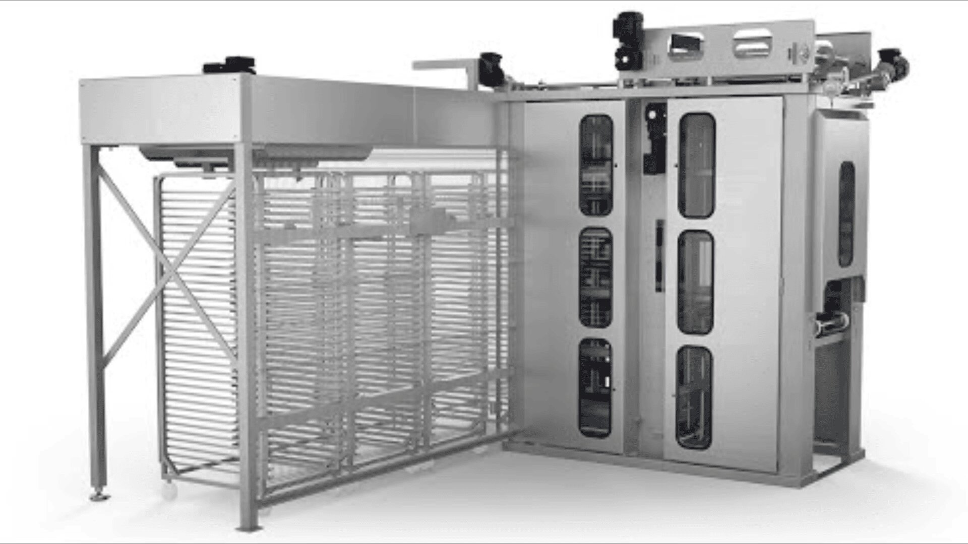 Industrielle Lebensmittelverarbeitungsmaschine aus rostfreiem Stahl mit vertikalen Regalen und geschlossenen Fächern, mit transparenten Fenstern und sichtbarer Verkabelung, konzipiert für die automatisierte Handhabung oder Lagerung in einer gewerblichen Umgebung.