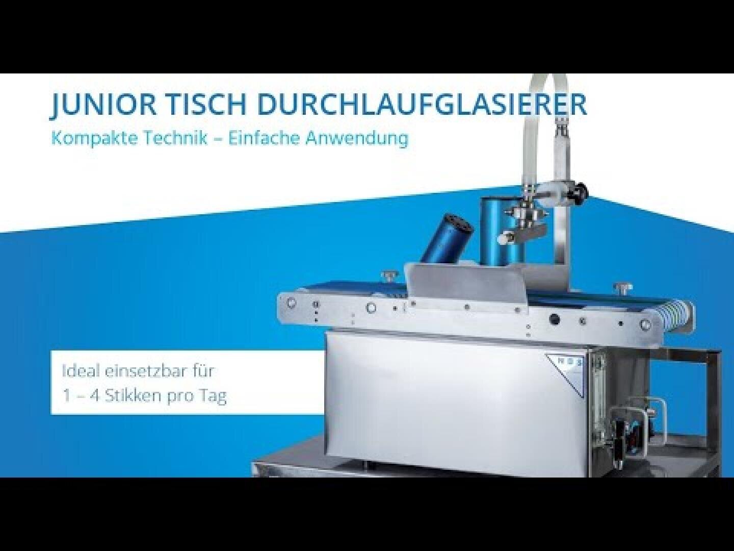 Abgebildet ist eine kompakte Tischglasiermaschine mit der Bezeichnung „Junior Tisch Durchlaufglasierer“. Der Hintergrundtext hebt die einfache Bedienung hervor, und ein Hinweis gibt an, dass sie sich ideal für die Verarbeitung von 1–4 Glasuren pro Tag eignet.