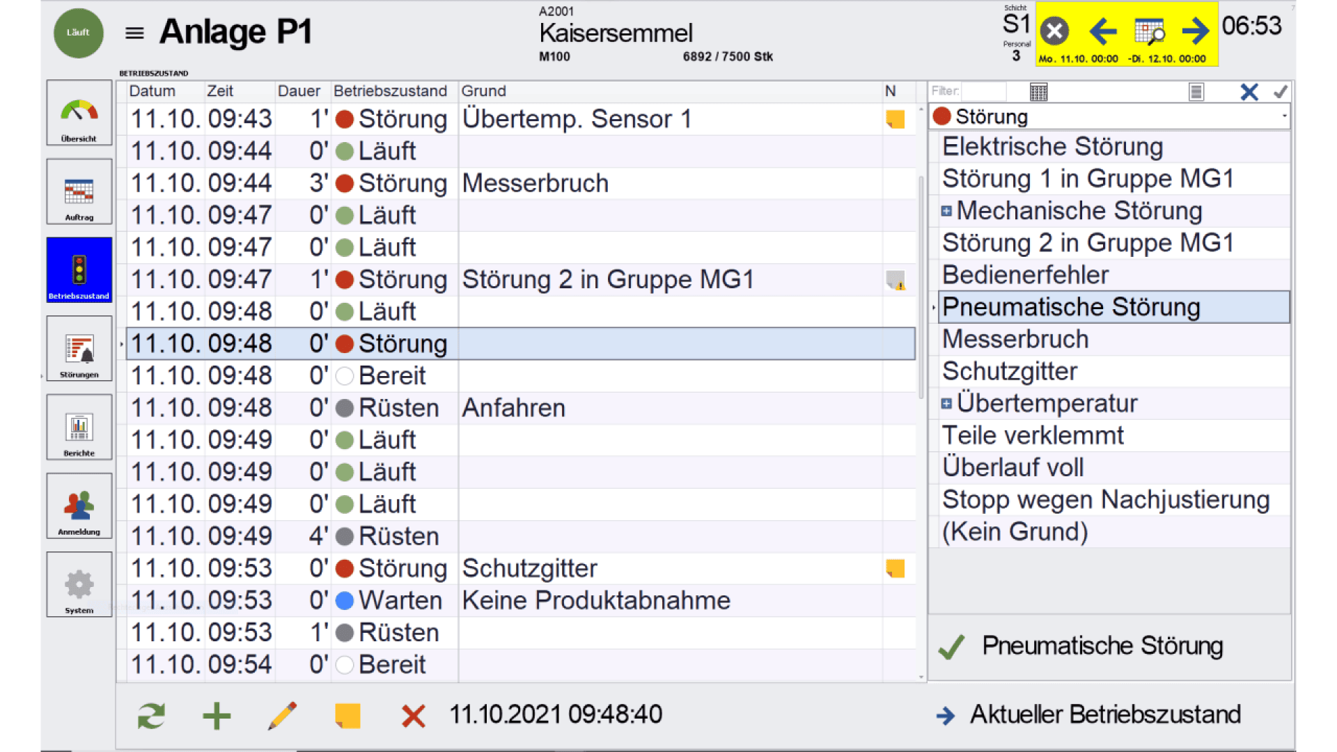 A machine status screen in German showing various operational states, including errors (Störung), running (Läuft), and setup (Rüsten), with a list of error types and a timestamp at the bottom: 11.10.2021 09:48:40.