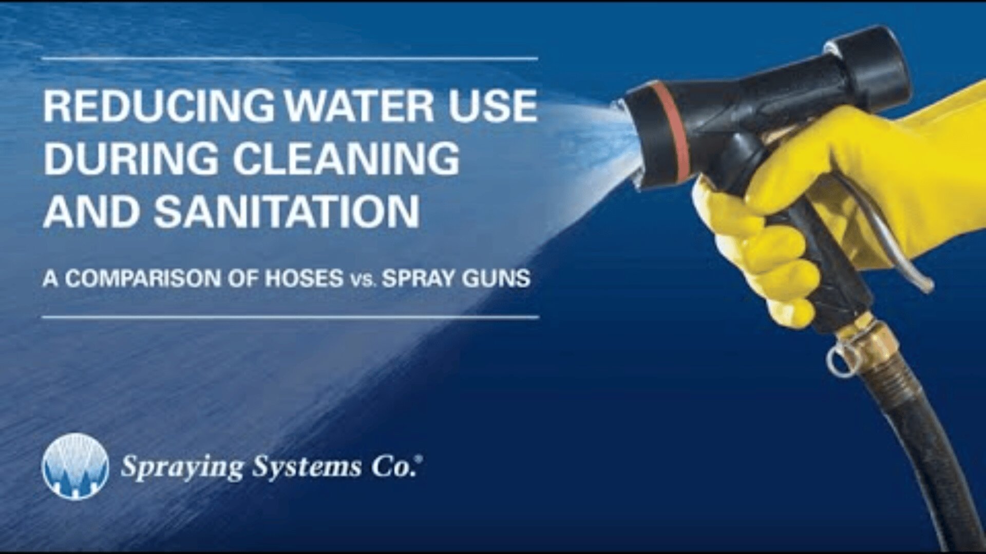 Eine Hand in einem gelben Handschuh hält eine Spritzpistole und sprüht Wasser. Der Text lautet: Wasserverbrauch bei Reinigung und Desinfektion reduzieren: Ein Vergleich von Schläuchen und Spritzpistolen. Unten ist das Logo von Spraying Systems Co. zu sehen.