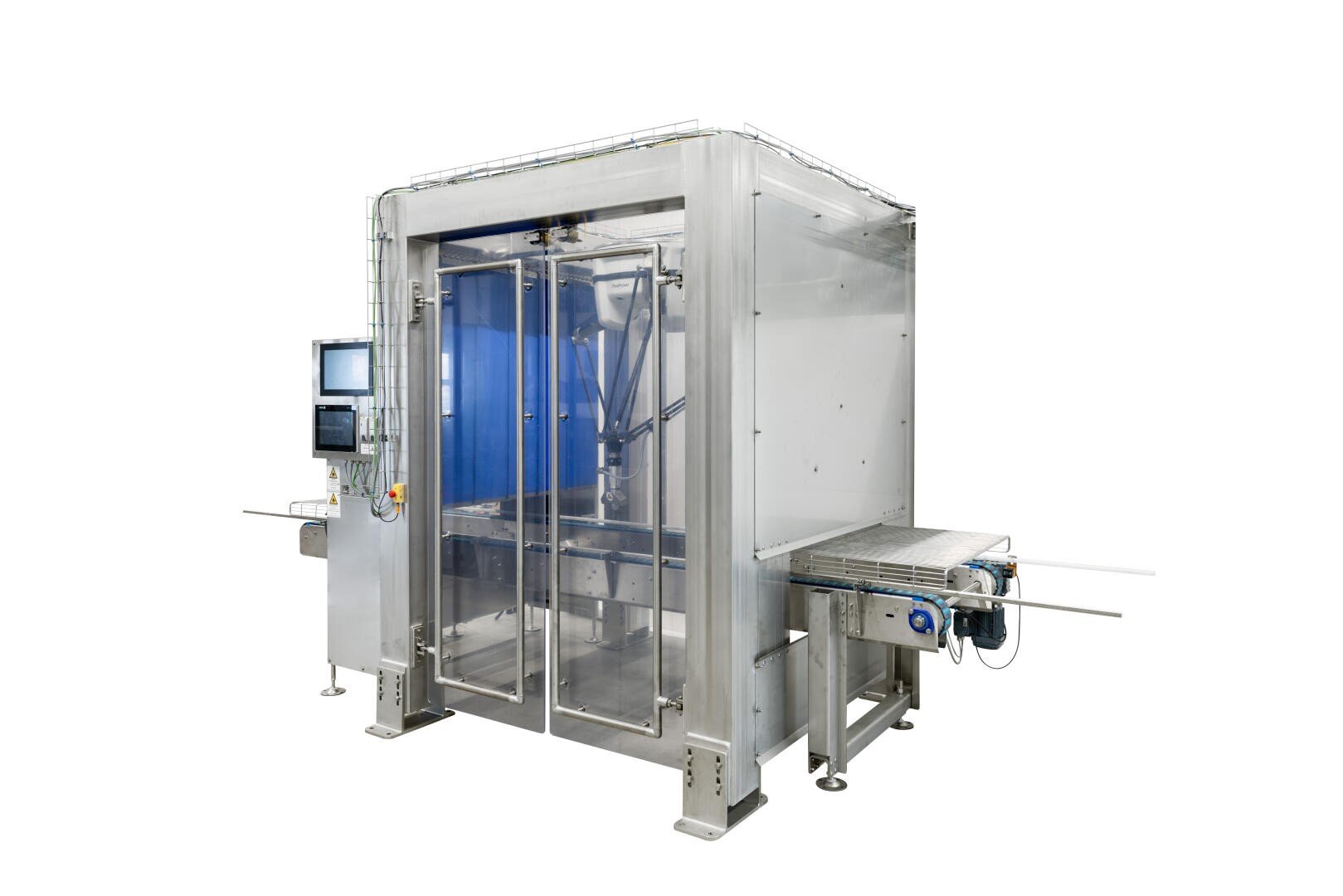 Eine große industrielle Verpackungsmaschine aus Edelstahl mit transparenter Vordertür, Förderbändern, Bedienfeld und blauen Innenakzenten, isoliert auf weißem Hintergrund.