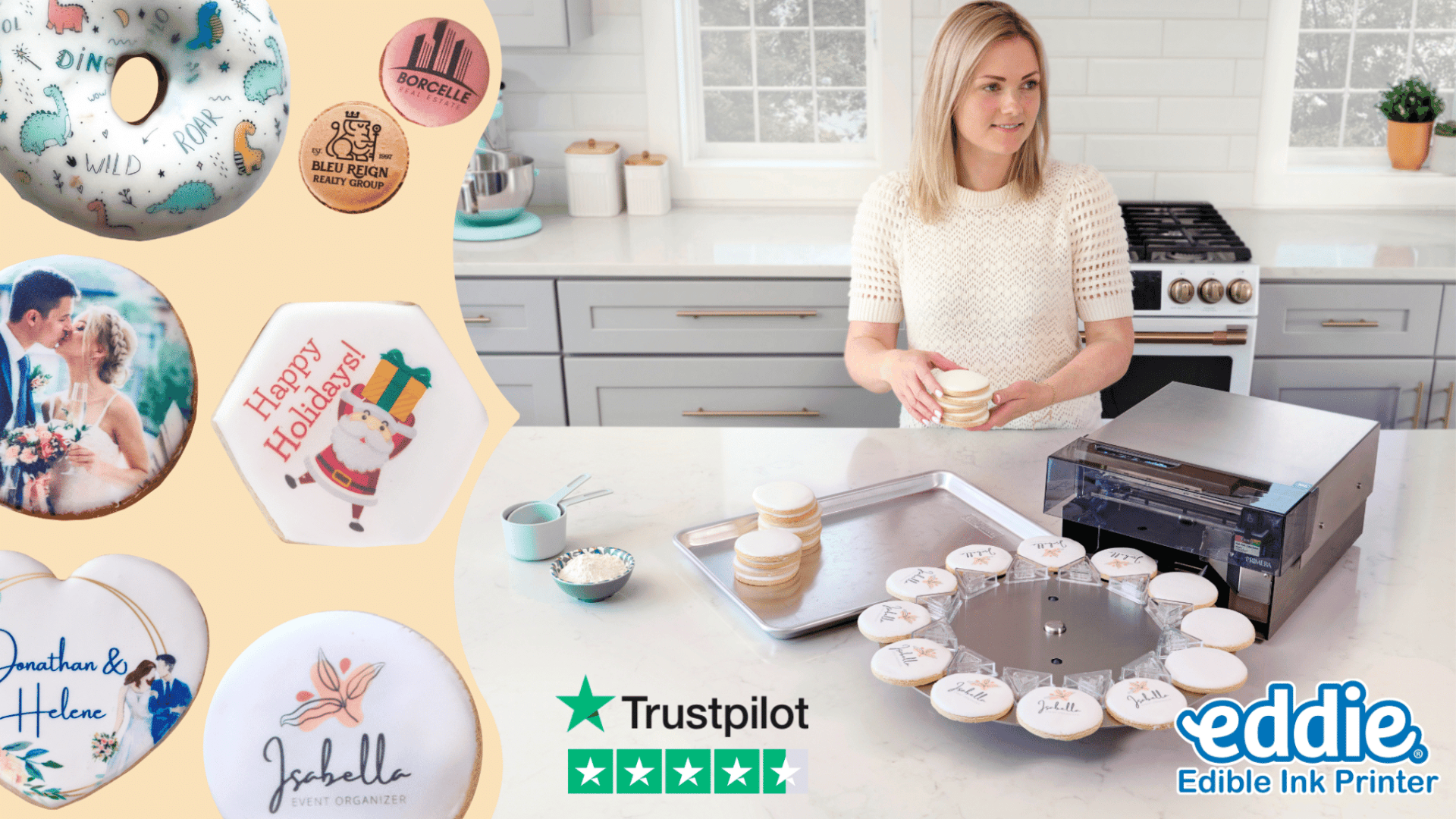 Eine Frau dekoriert Kekse in einer hellen Küche mit einem Drucker für essbare Tinte. Links sind bedruckte Kekse mit verschiedenen personalisierten Designs zu sehen. Außerdem sind Trustpilot-Sterne und das Logo des eddie Edible Ink Printers zu sehen.