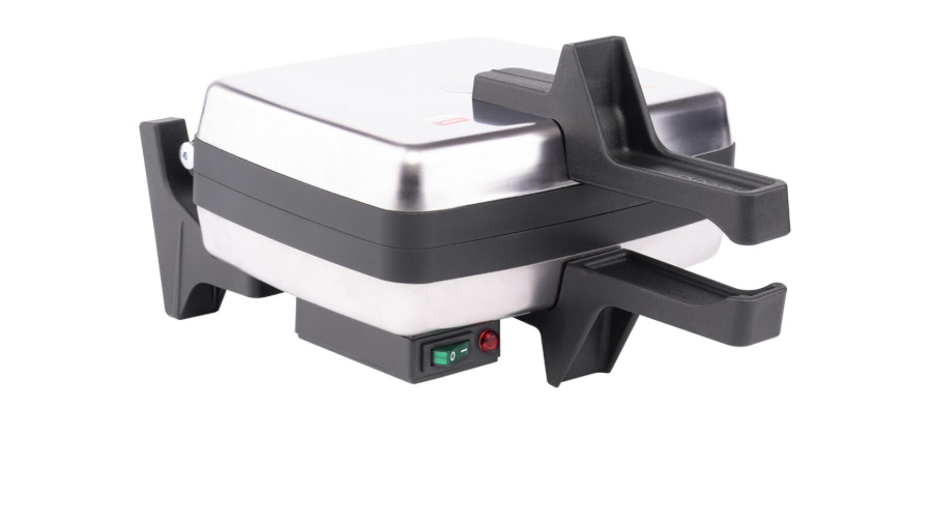 Ein Waffeleisen aus Edelstahl mit schwarzen Griffen und Füßen, mit einem Steuerschalter und einer Kontrollleuchte auf der Vorderseite vor einem weißen Hintergrund.