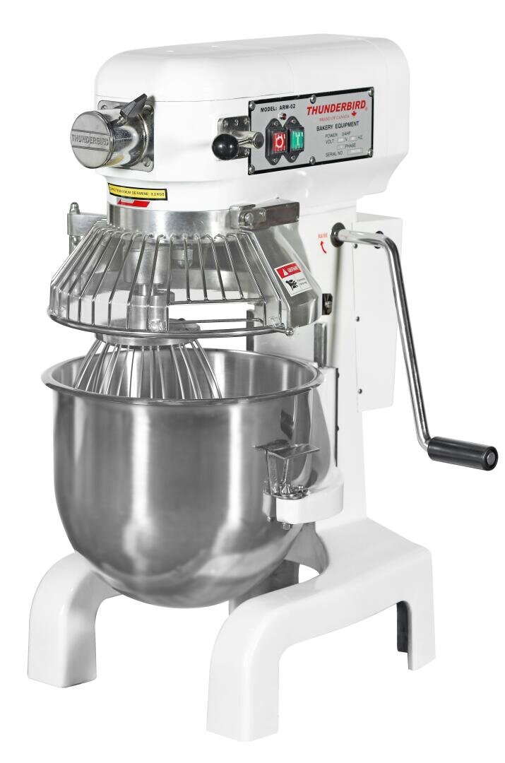A standard stand mixer with a metal bowl, a whisk attachment, a protective grid and a manual side crank, with the inscription Thunderbird on the front. The machine is mainly white with metal parts.