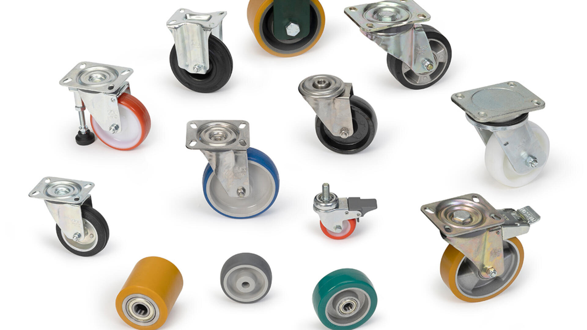 Verschiedene Rollen und Räder in unterschiedlichen Größen, Farben und Befestigungsarten sind auf einem weißen Hintergrund angeordnet. Einige haben Bremsen, andere sind freilaufend und zeigen eine Vielzahl von industriellen Radoptionen.