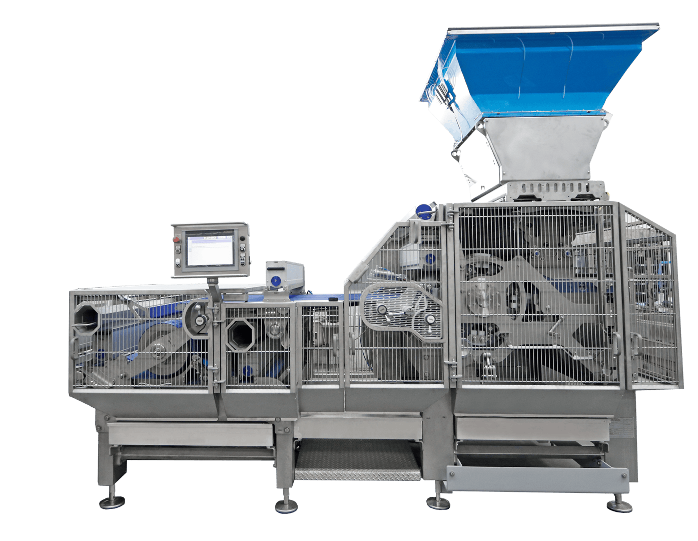 Industrielle Lebensmittelverarbeitungsmaschine mit Bedienfeld, transparenten Sicherheitsvorrichtungen, Förderbändern und einem großen blauen und silbernen Trichter zum Beladen von Materialien, isoliert auf weißem Hintergrund.