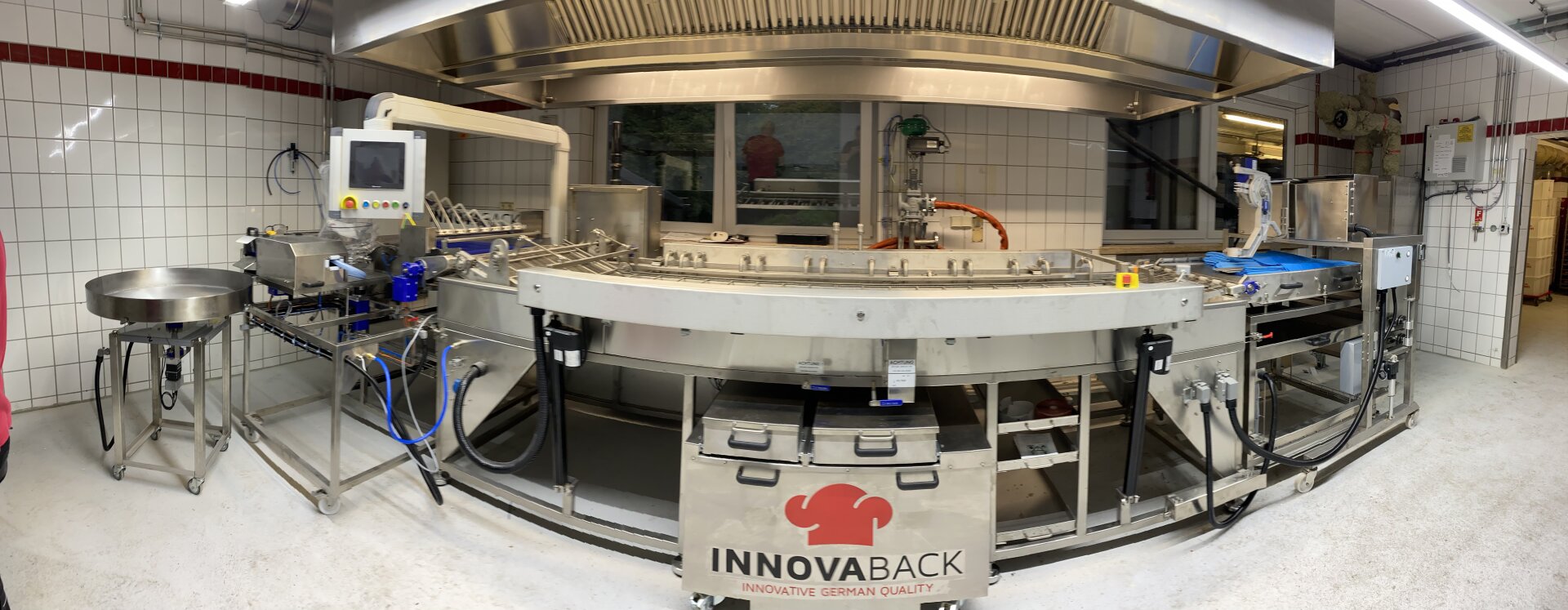 Eine Maschine in einer Küche.