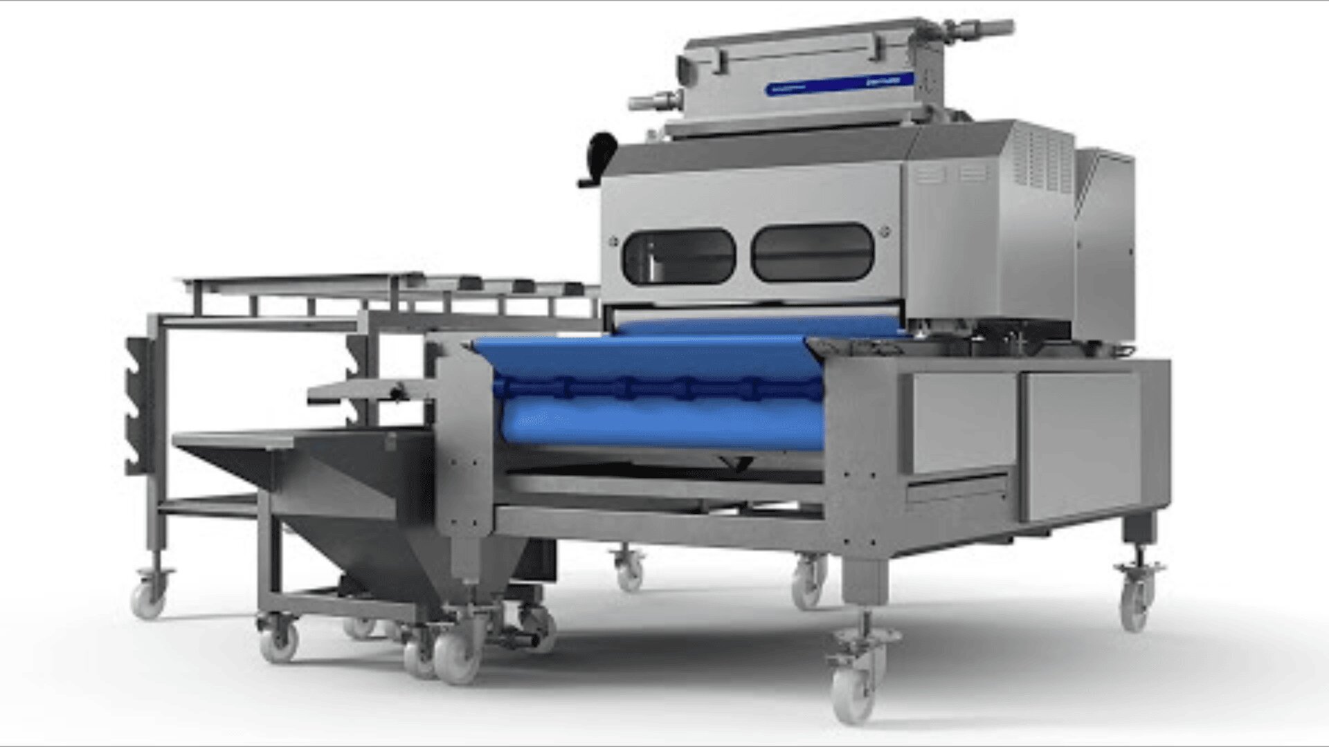 Industrielle Lebensmittelverarbeitungsmaschine mit Metallrahmen, blauem Förderband und Bedienfeld auf Rädern. Sie verfügt über geschlossene Abschnitte und offene Fächer und ist für die automatische Verarbeitung von Lebensmitteln konzipiert.