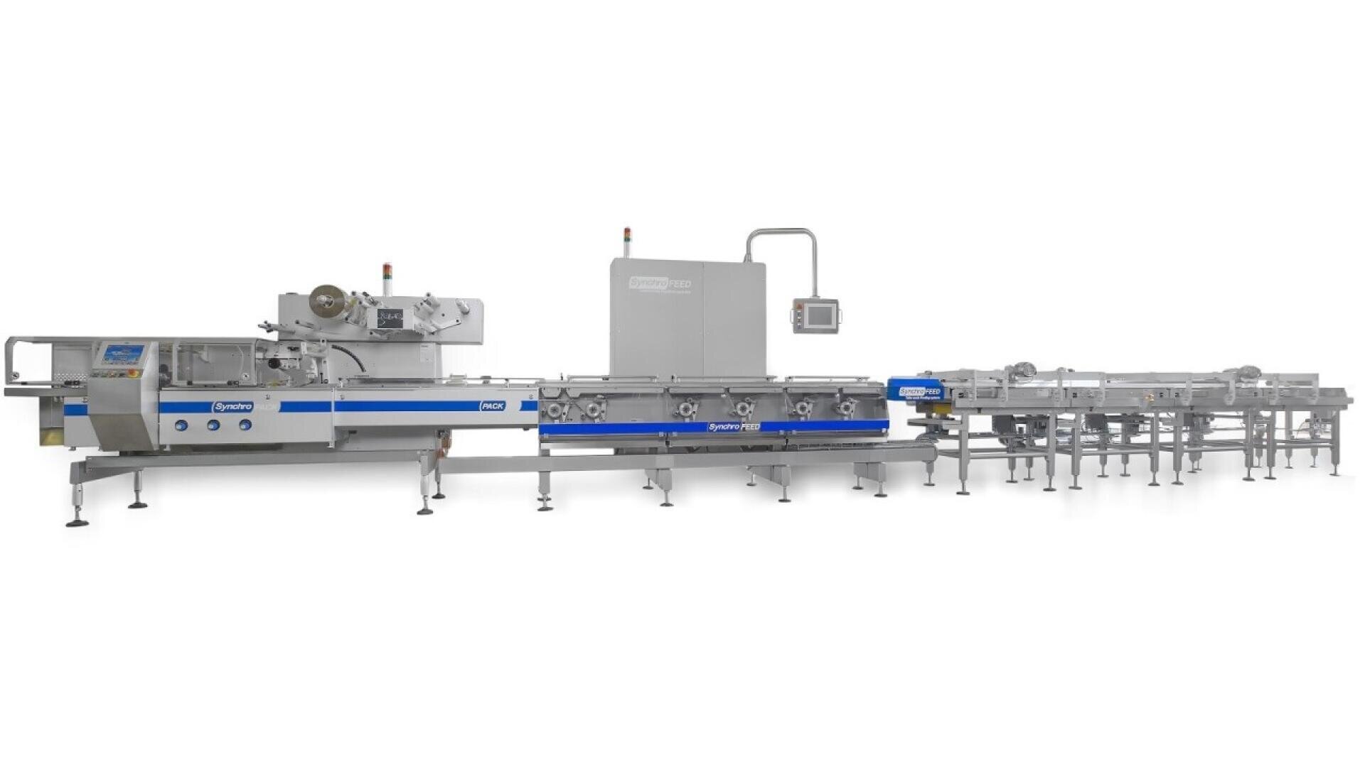 Eine große industrielle Lebensmittelverpackungsmaschine mit einem Förderband, Schalttafeln und mehreren Verarbeitungsstationen, die für die automatische Verpackung in einer Fabrik ausgelegt ist.