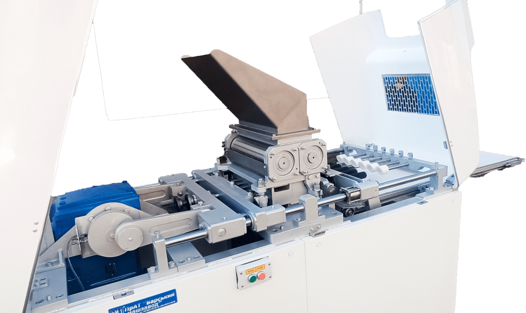 Industriemaschine mit offenen Abdeckungen, die im Inneren Walzen, Zahnräder und Metallkomponenten freigeben; über den Walzen ist ein Trichter angebracht und an der Außenseite sind Steuerknöpfe sichtbar.