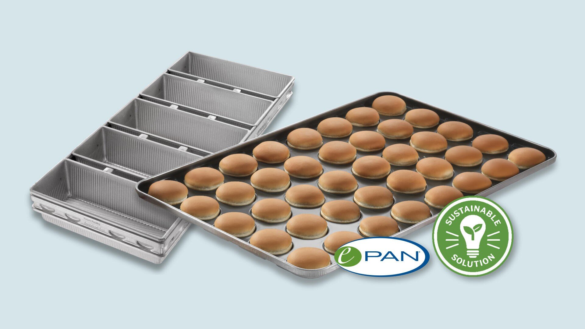 Gezeigt werden Metallbackformen, eine mit mehreren Brötchen, die andere mit unterteilten Fächern. Vorne stehen zwei runde Logos mit den Aufschriften „ePAN“ und „SUSTAINABLE SOLUTION“ sowie einem Glühbirnensymbol.