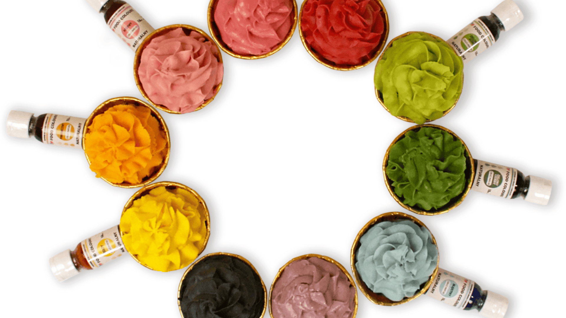 Schüsseln mit bunter Buttercreme werden im Kreis angeordnet, jede mit einer passenden Lebensmittelfarbflasche. Die Zuckergussfarben sind rot, grün, blau, rosa, gelb, orange, schwarz und lila.