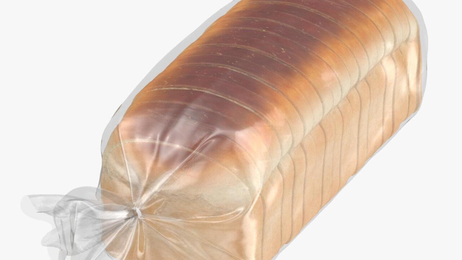 Ein in Scheiben geschnittenes Weißbrot in einer durchsichtigen Plastiktüte mit einem Drehverschluss auf einem schlichten weißen Hintergrund.