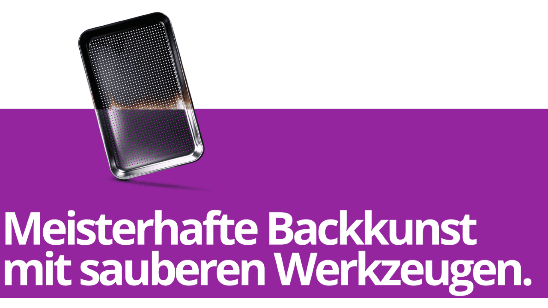 A clean rectangular baking tray on a white and purple background with German text: Meisterhafte Backkunst mit sauberen Werkzeugen.
