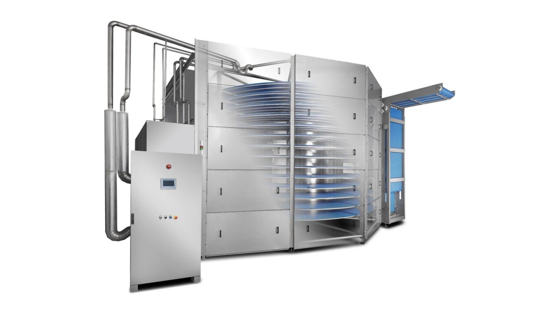 Ein großer industrieller Lebensmitteltrockner mit mehreren Metallgestellen und blauen Schalen, Edelstahlgehäuse, Schalttafel und angeschlossenen Rohren, der zum Trocknen oder Verarbeiten von Lebensmitteln konzipiert ist.