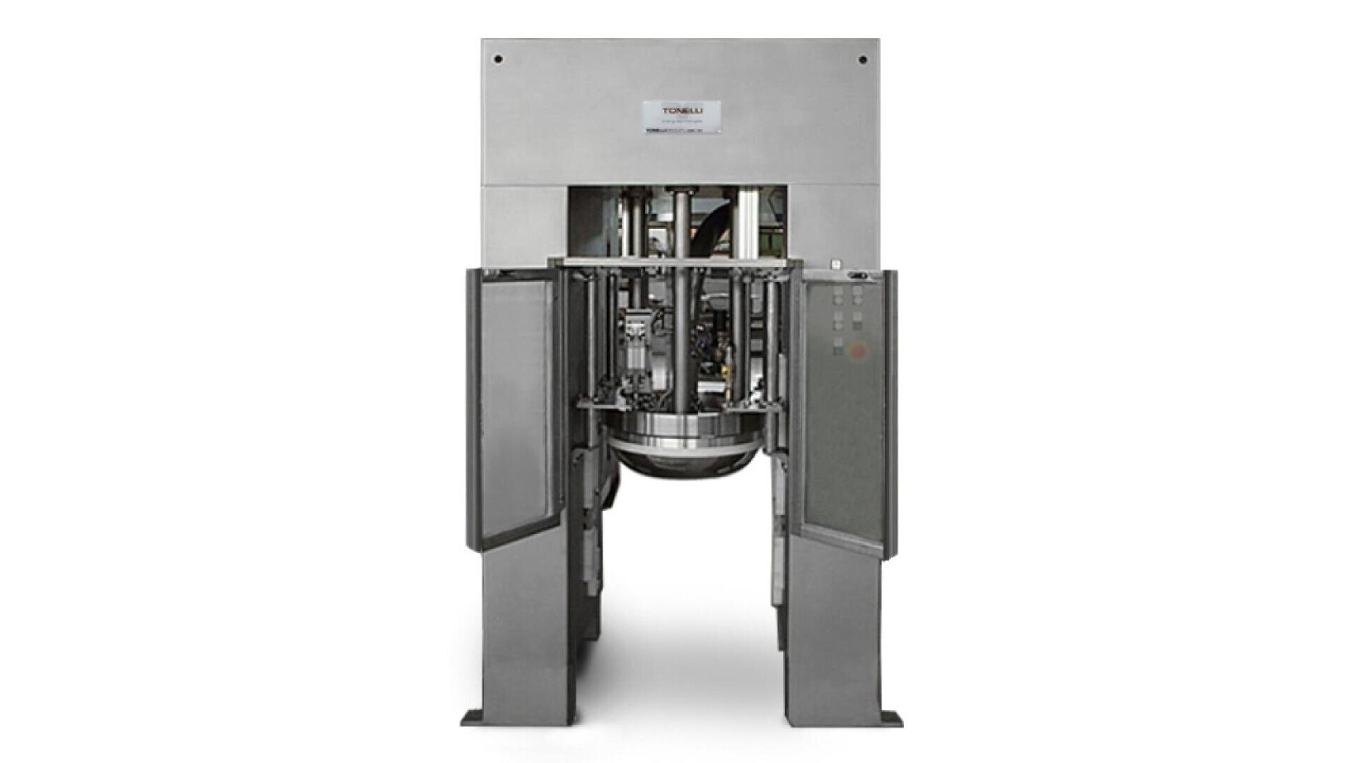 Vorderansicht einer großen industriellen Mischmaschine mit geöffneten Türen, die den Blick auf eine Metallmischschüssel und interne Mechanismen freigeben, vor einem schlichten weißen Hintergrund.