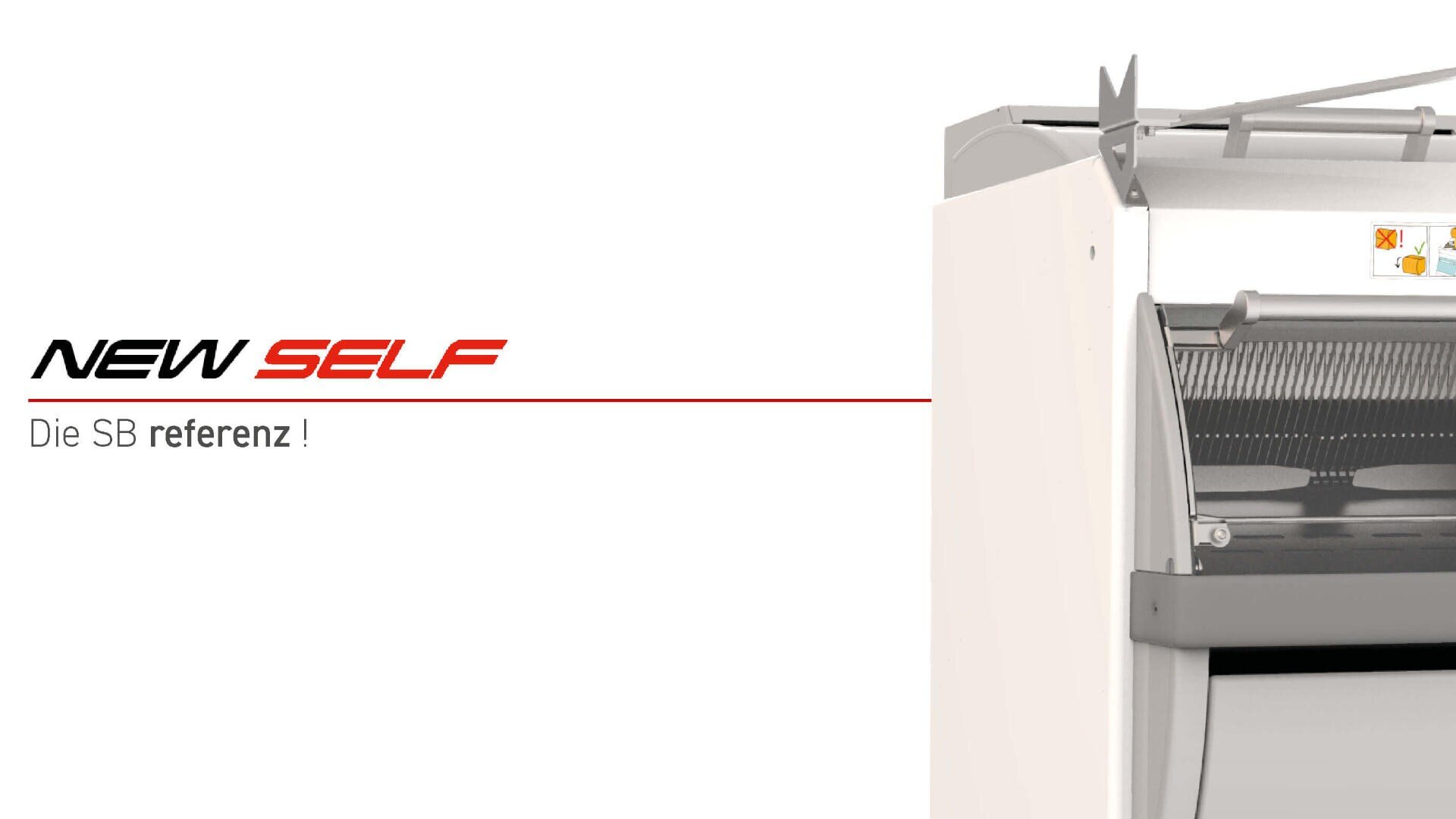 Teilansicht eines modernen, weißen Selbstbedienungsautomaten mit einem Display und Tasten. Der Text auf der linken Seite lautet "NEW SELF" in Schwarz und Rot, gefolgt von "Die SB referenz!" in Grau und Schwarz. Sauberes, minimalistisches Design.