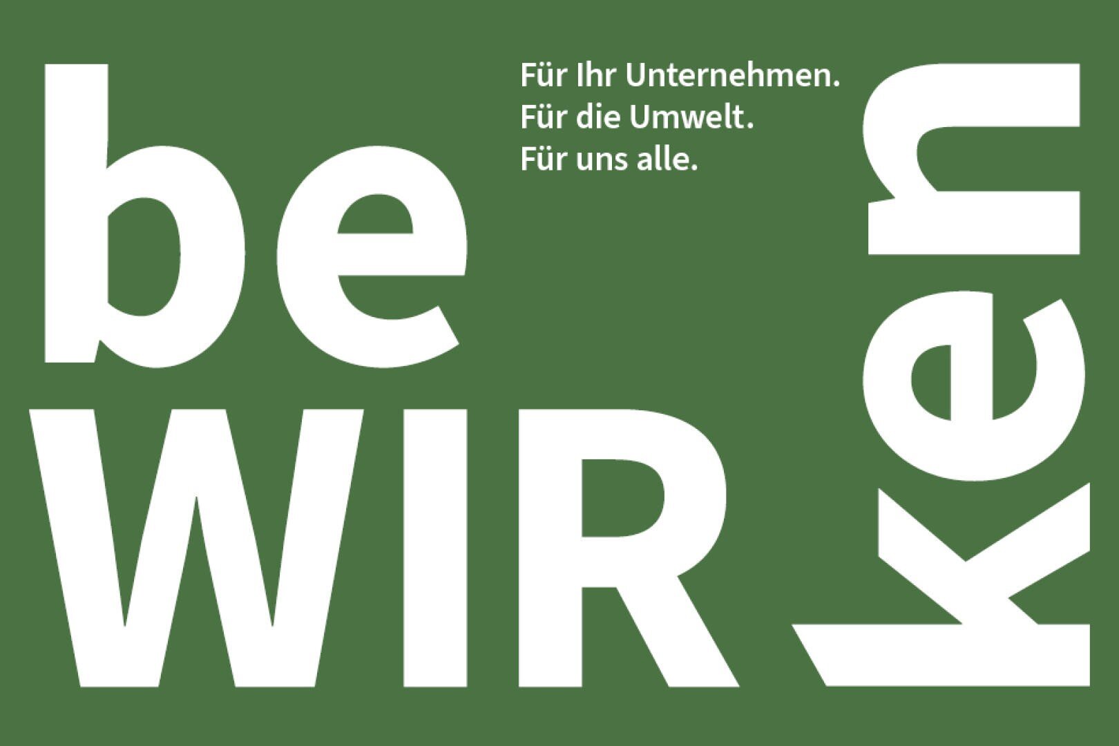 Weiße fette deutsche Worte WIR ken auf grünem Hintergrund. Oben rechts steht in kleinerer Schrift: Für Ihr Unternehmen. Für die Umwelt. Für uns alle.