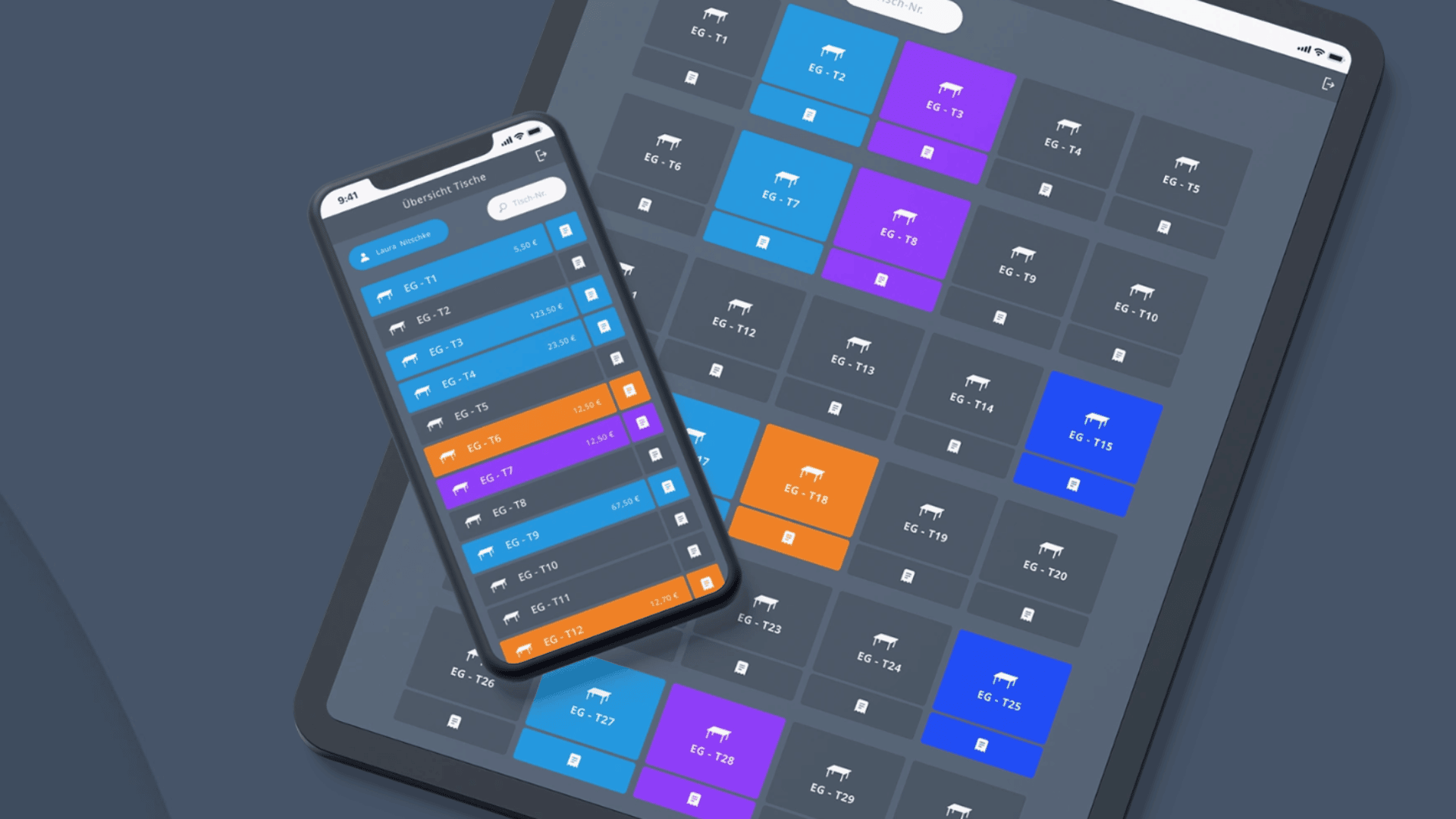 Auf einem Smartphone und Tablet wird eine Terminplanungs- oder Buchungsoberfläche mit farbigen Blöcken, Beschriftungen und Symbolen angezeigt, die auf einem modernen Dashboard mit dunklem Design auf unterschiedliche Reservierungen oder Termine hinweisen.