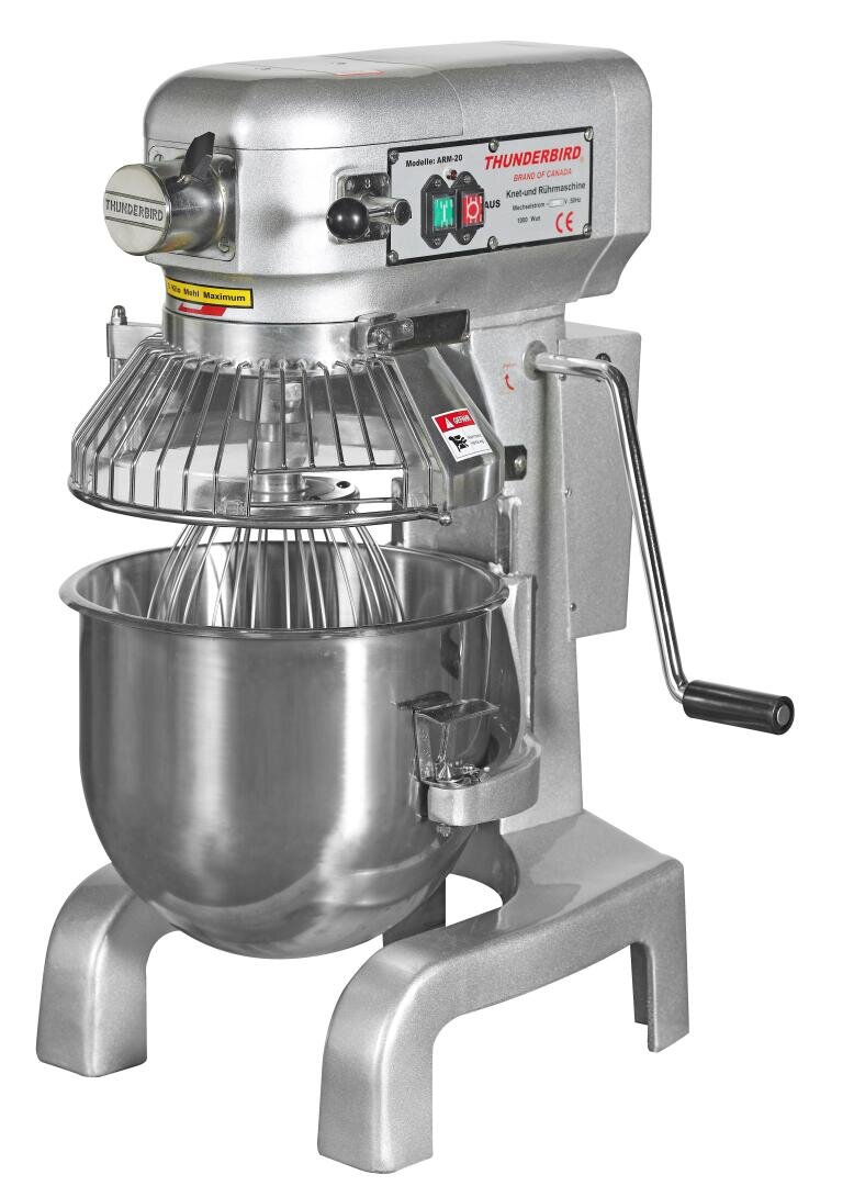 Ein handelsüblicher Standmixer mit Edelstahlschüssel, Schutzgitter, Bedienfeld und Handkurbel der Marke Thunderbird.