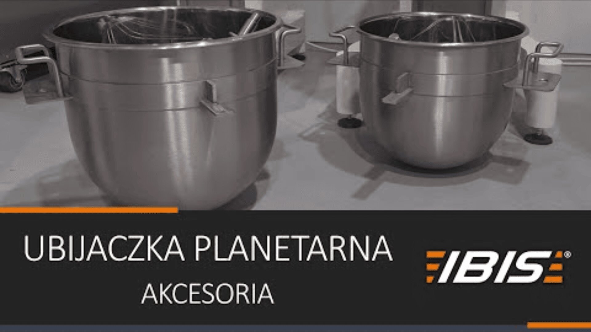 Two large stainless steel planetary mixer bowls with handles are placed on a factory floor. Text reads UBIJACZKA PLANETARNA AKCESORIA IBIS® in Polish, indicating planetary mixer accessories from the IBIS brand.