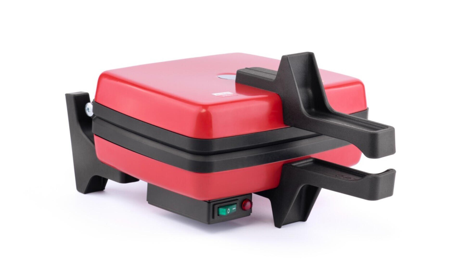 Ein rot-schwarzer elektrischer Sandwichmaker mit rechteckiger Form, großem Griff und Kontrollleuchten, fotografiert auf weißem Hintergrund.