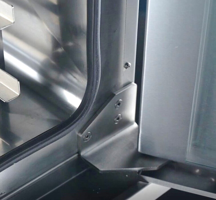 convection oven detail - robust hinges